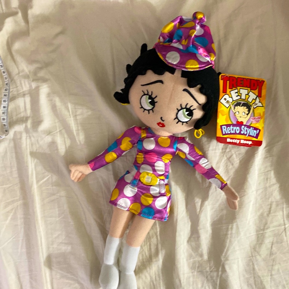 Betty Boop “Trendy 60’s Betty” Sugar Loaf Retro Styling’ Doll 16’ NWT
